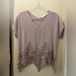 ASTR The Label Mauve Lace Accent Blouse size small